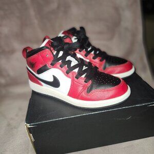 Boys size 2 jordans